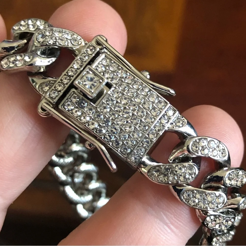 Men’s and women’s silver plated sparkle iced out Cuban chain link bracelet